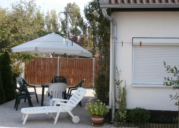 Bartha Nyaralohaz 別荘 *